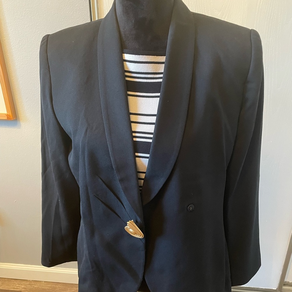 Women’s Kasper Black Blazer with Fancy Pin